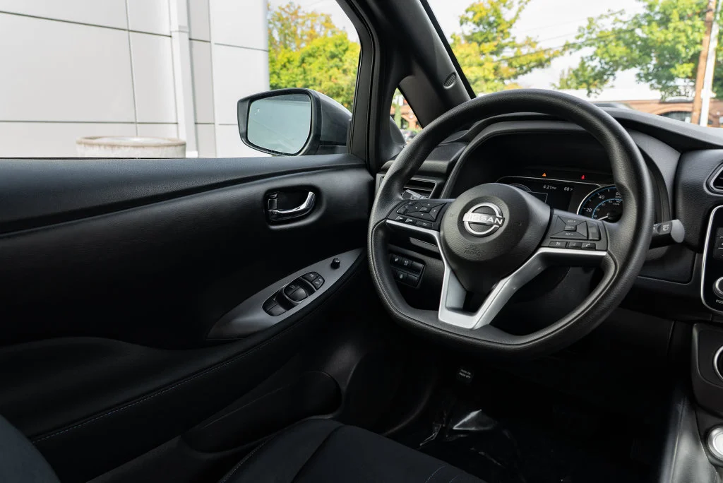 Used 2025 Gray Nissan S image 11