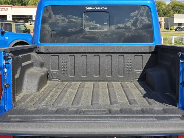 New 2026 Hydro Blue Pearl-Coat Exterior Paint Jeep Rubicon image 6