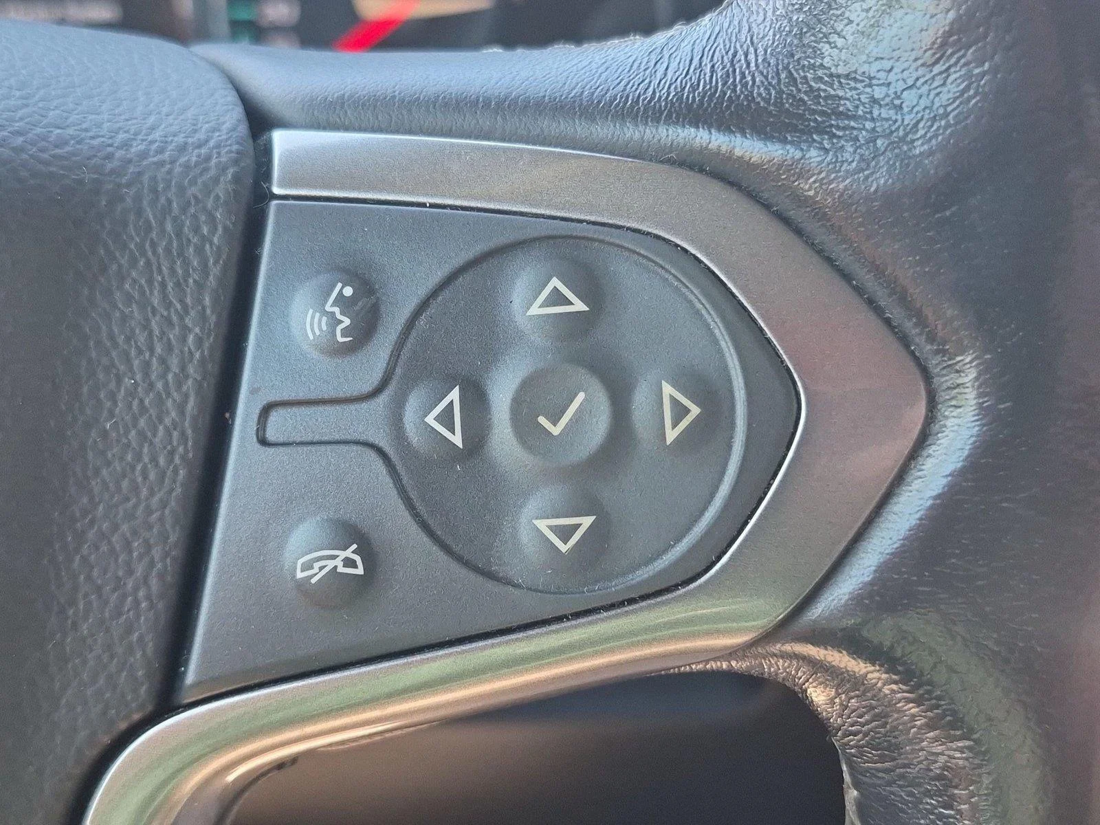 Used 2018 Silver Ice Metallic Chevrolet Premier image 20