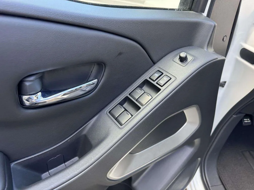 Used 2025 Glacier White Nissan Crew Cab SV 4x2 image 13