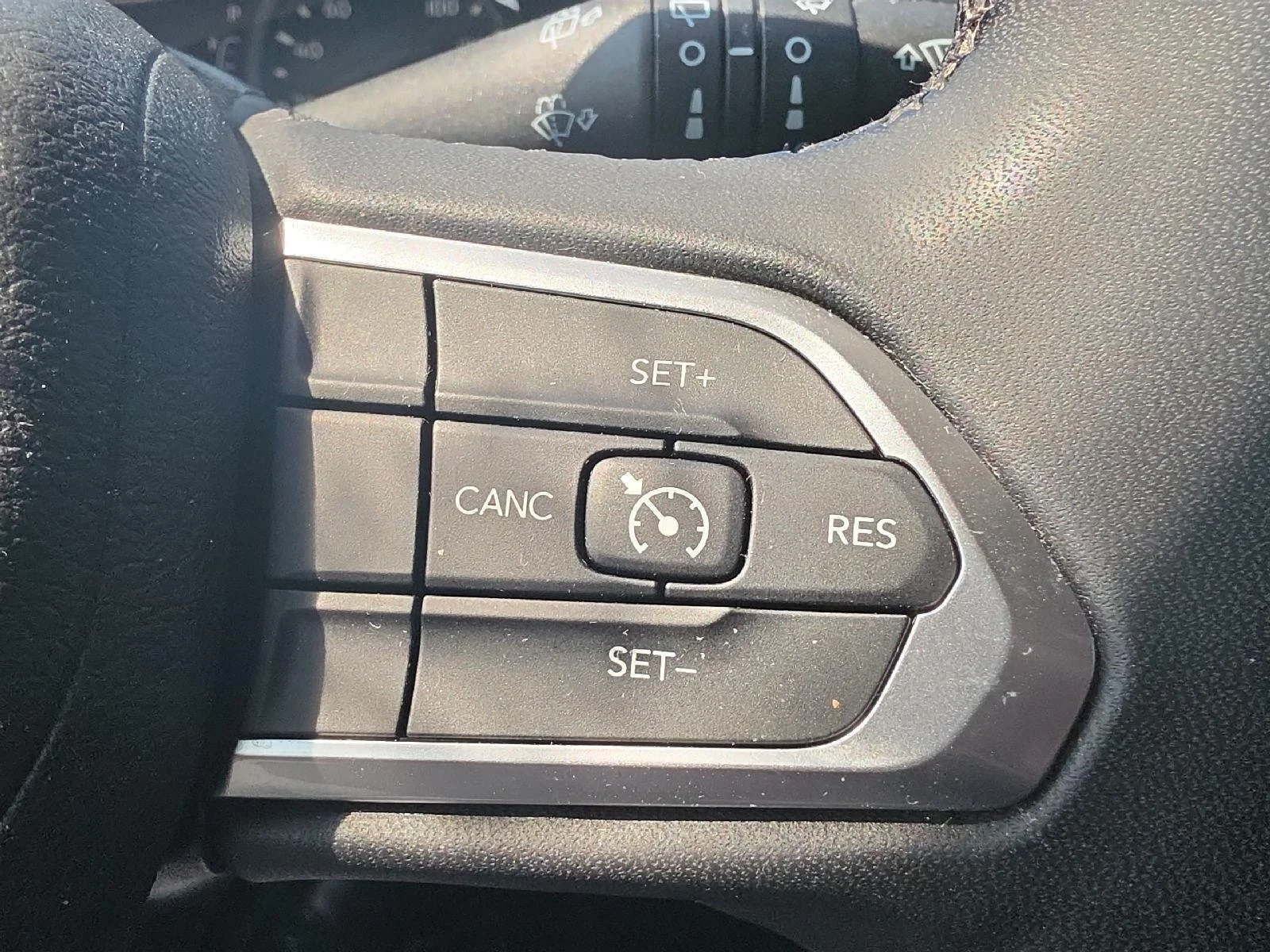 Used 2023  Jeep Latitude Lux image 19