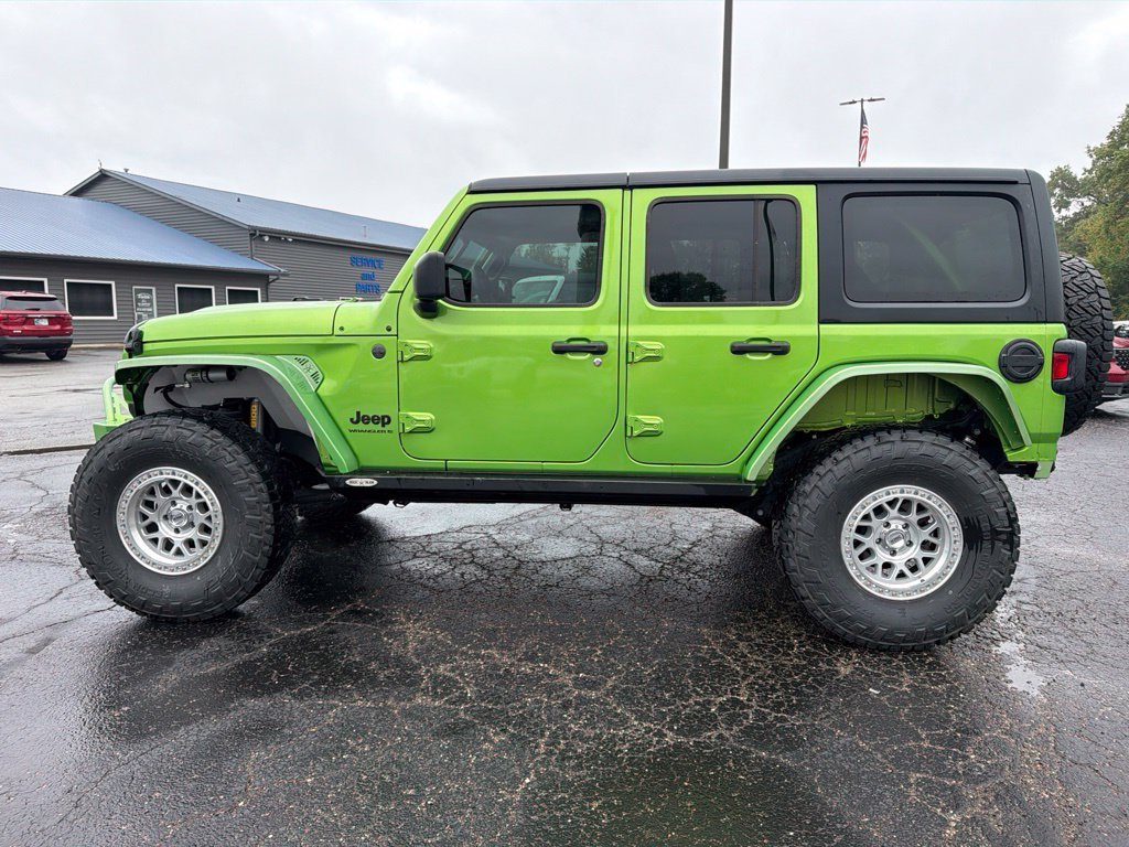 Used 2025 Green Jeep Sport S image 3