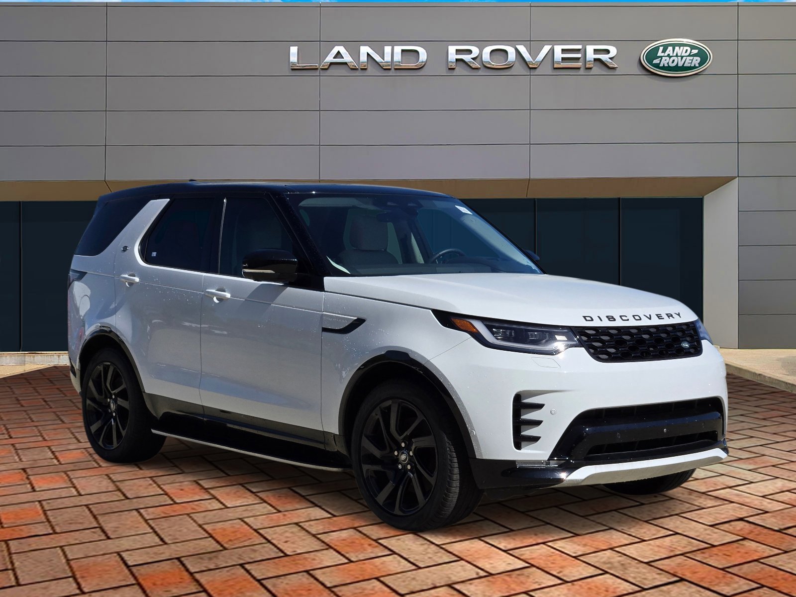 Used 2025 Fuji White Land Rover Dynamic SE image 3