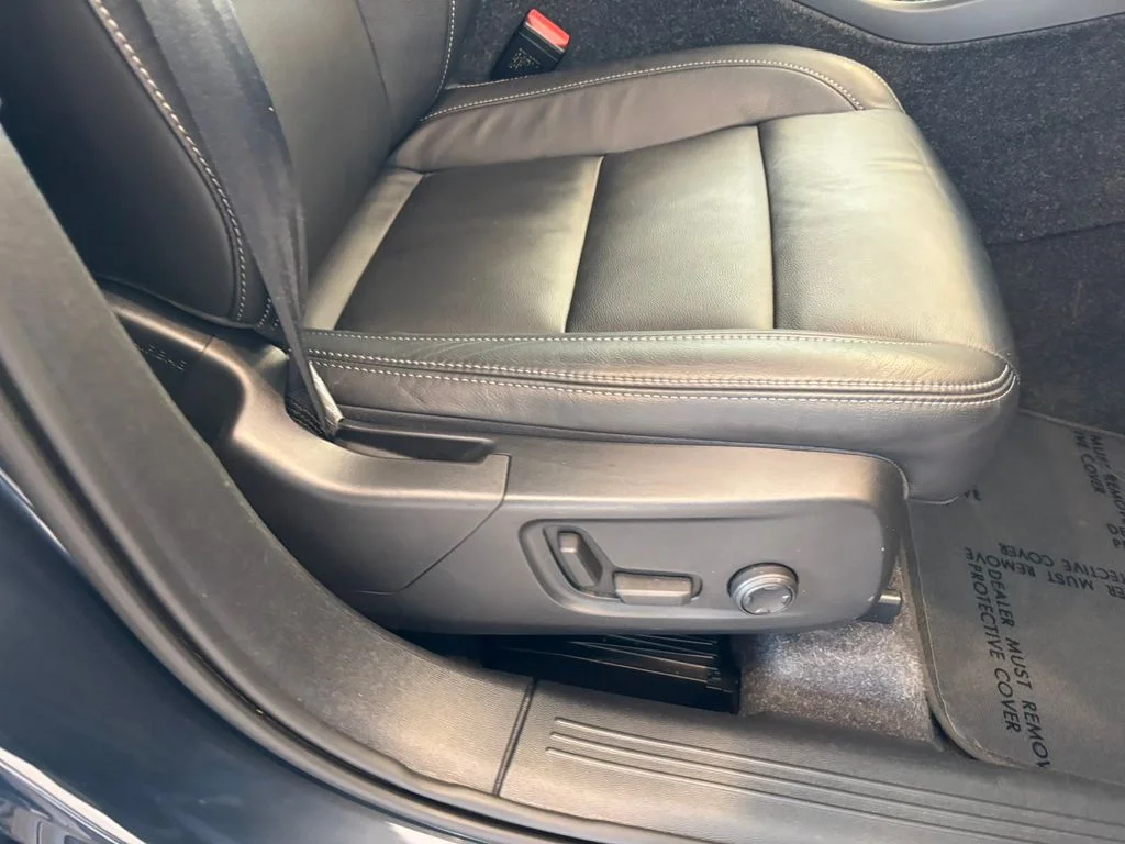 Used 2022 Blue Volvo Momentum image 22