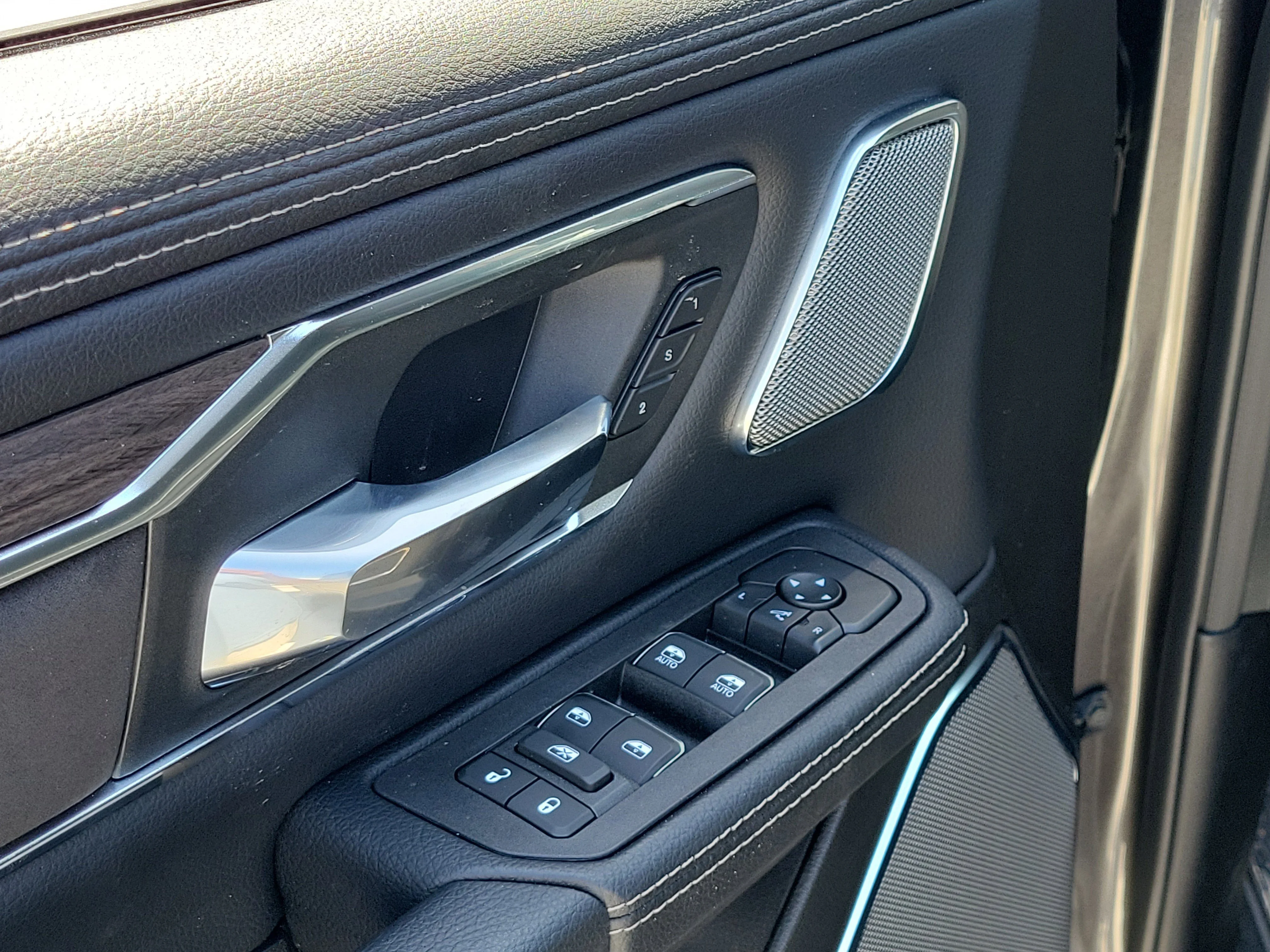 New 2026 Granite Crystal Metallic Clearcoat RAM Laramie image 18