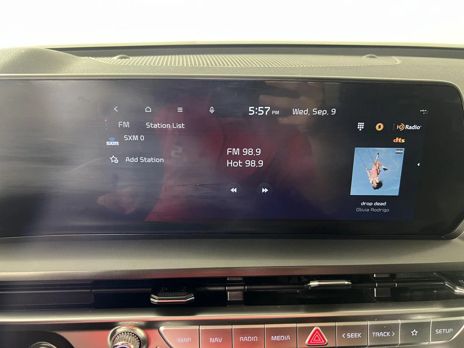 Used 2025 Glacial White Pearl Kia S image 25
