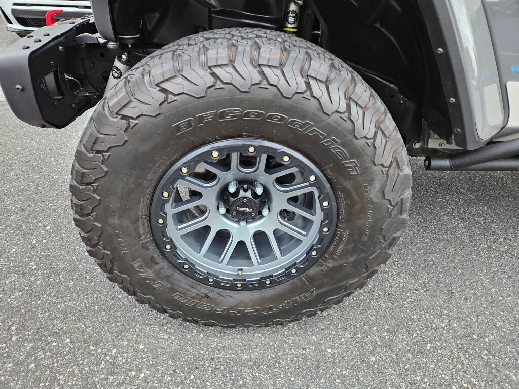 Used 2023 Gray Jeep Rubicon 4xe image 9