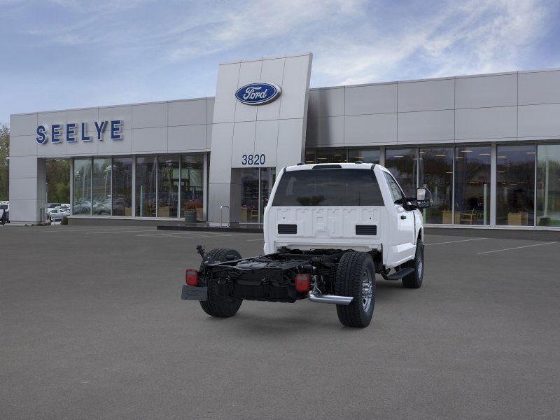 2025 Ford F-350 Super Duty Chassis Cab XLT - Photo 8