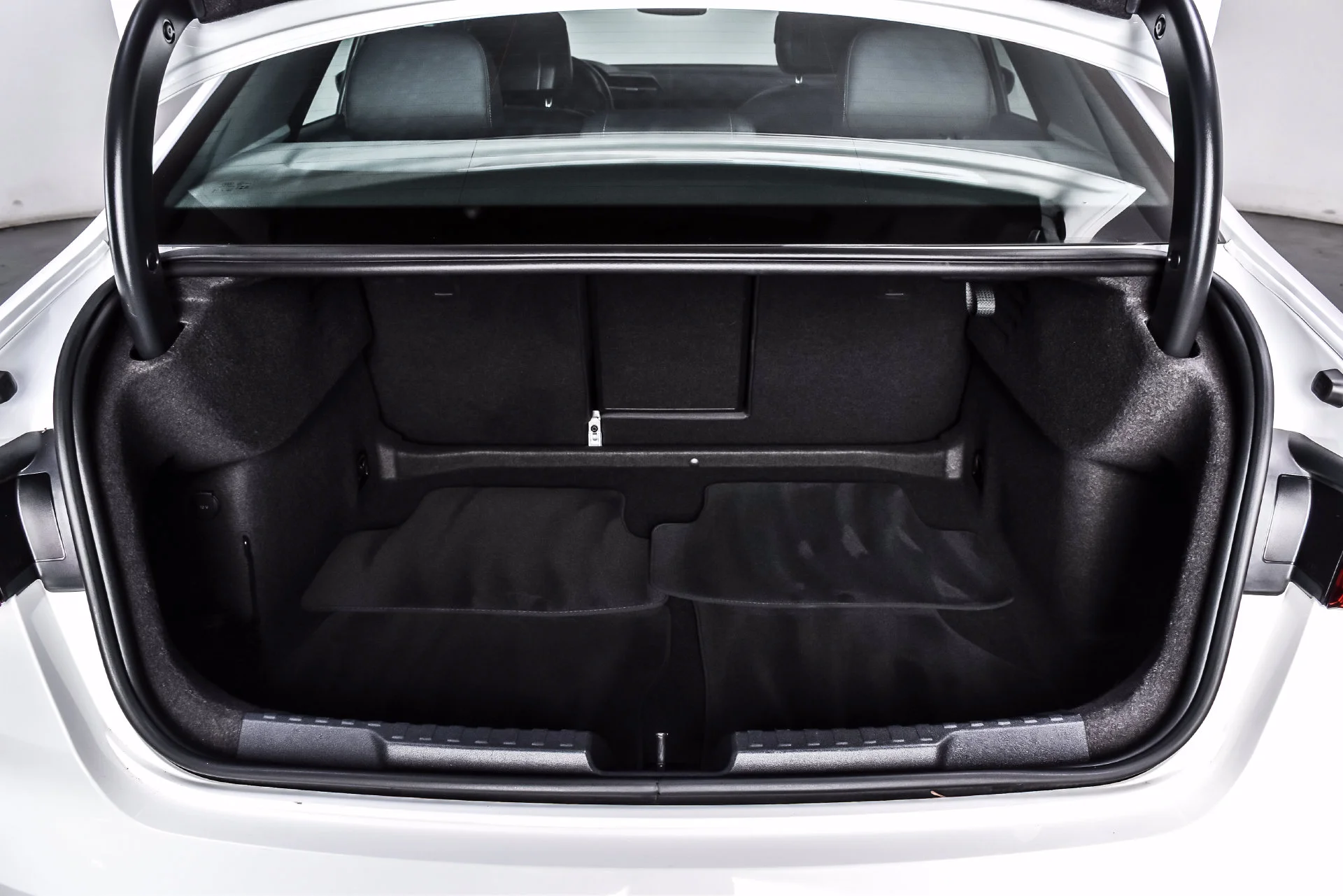 Used 2022 Ibis White Audi  image 7