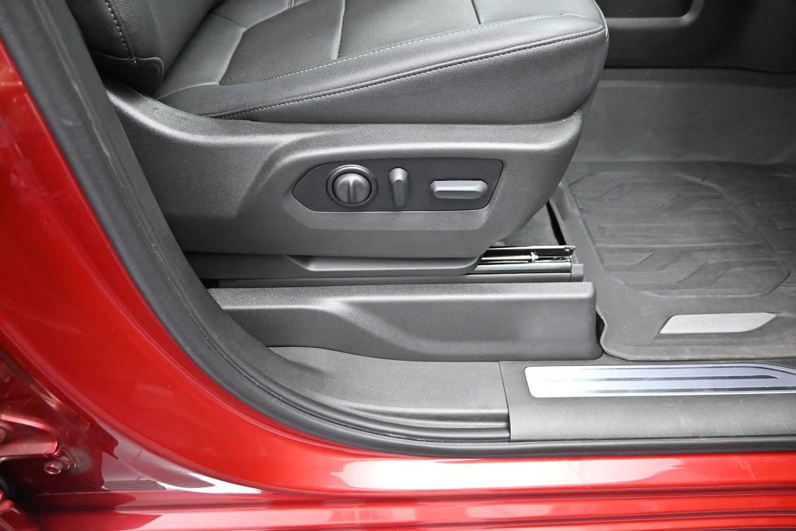 Used 2022 Cayenne Red Tintcoat GMC SLT image 11