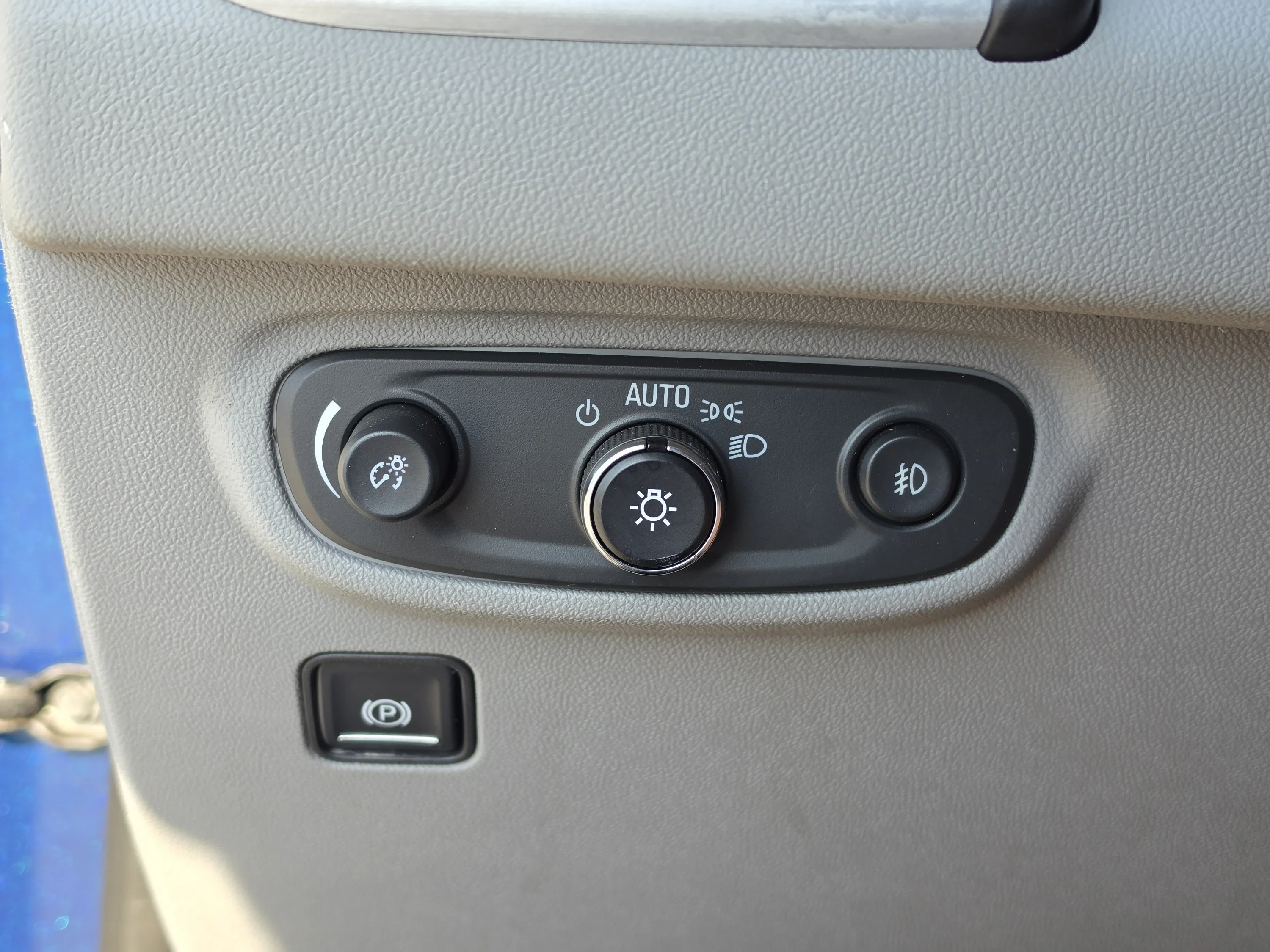 Used 2020 Blue Emerald Metallic GMC SLT image 32