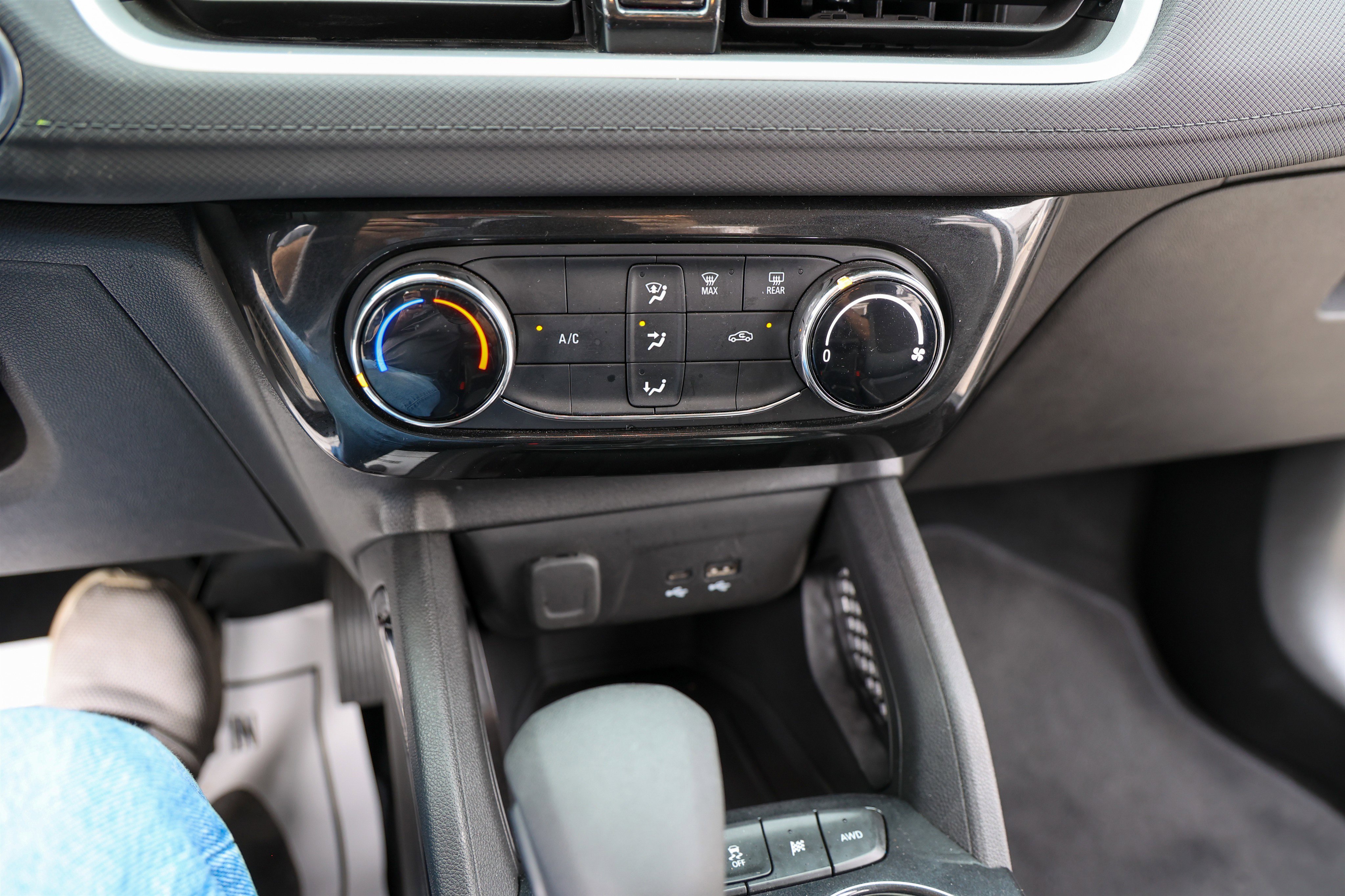 Used 2025 Sterling Gray Metallic Chevrolet LT image 21