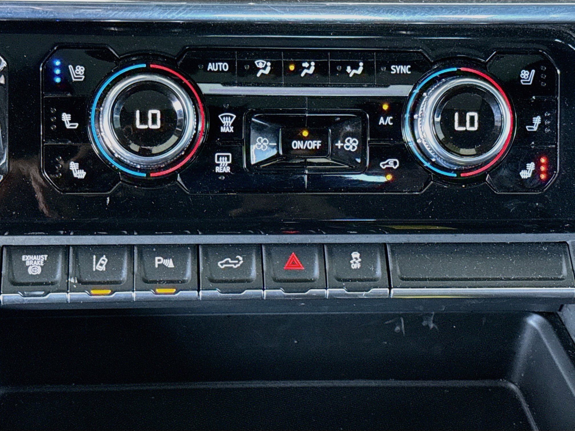 Used 2024 Onyx Black GMC Denali Ultimate image 21
