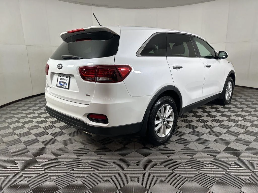 Used 2020 Snow White Pearl Kia LX image 18