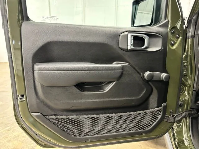 Used 2022 Green Jeep Willys image 17