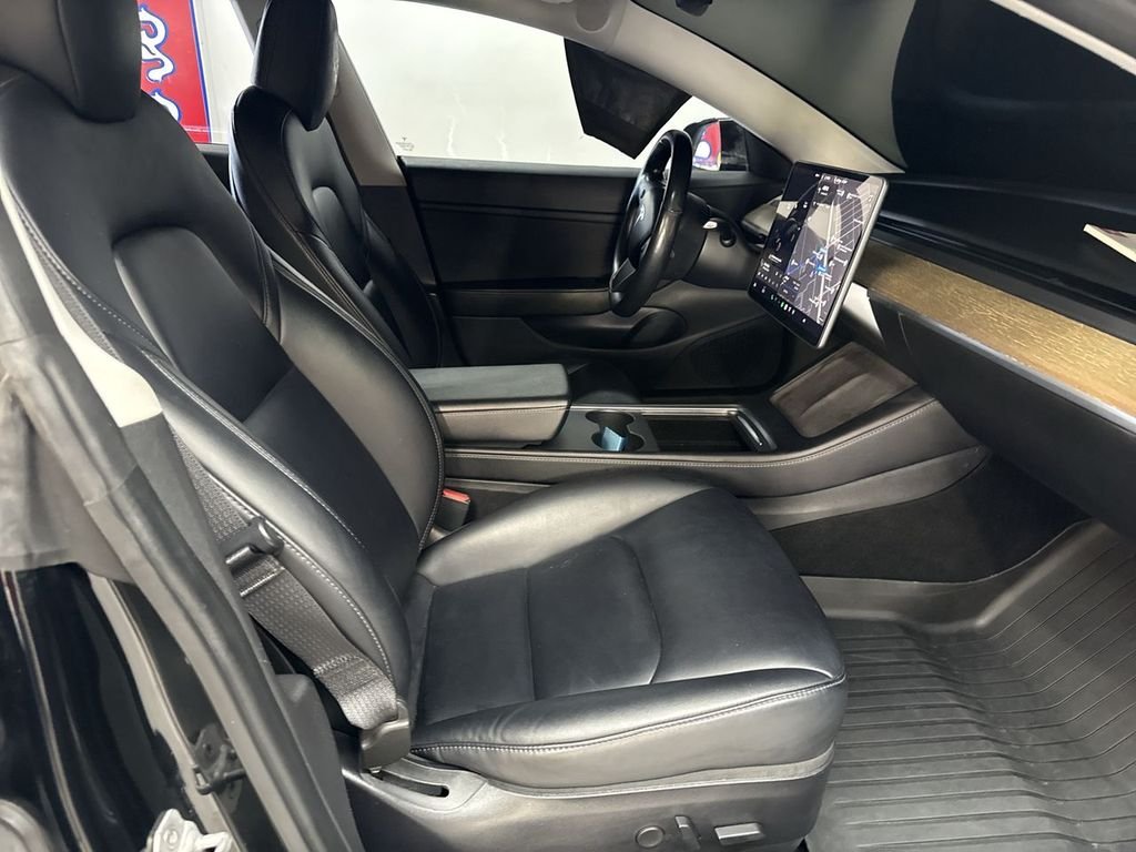 Used 2018  Tesla Long Range image 19