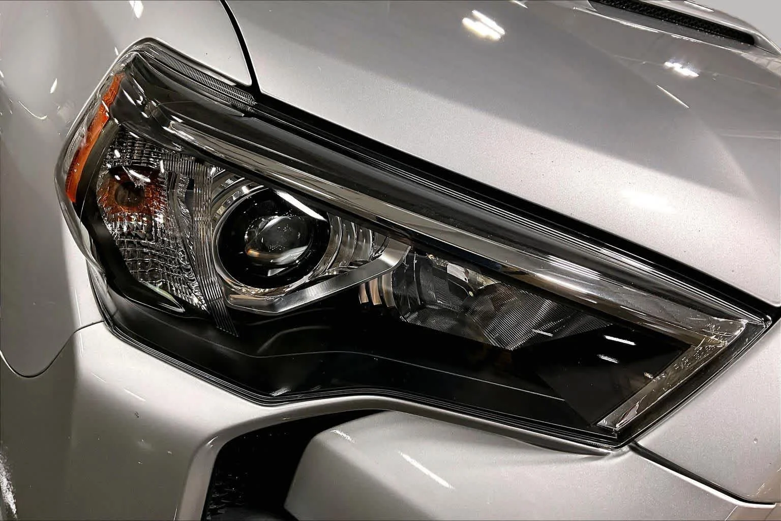 Used 2021 Classic Silver Metallic Toyota Venture image 28