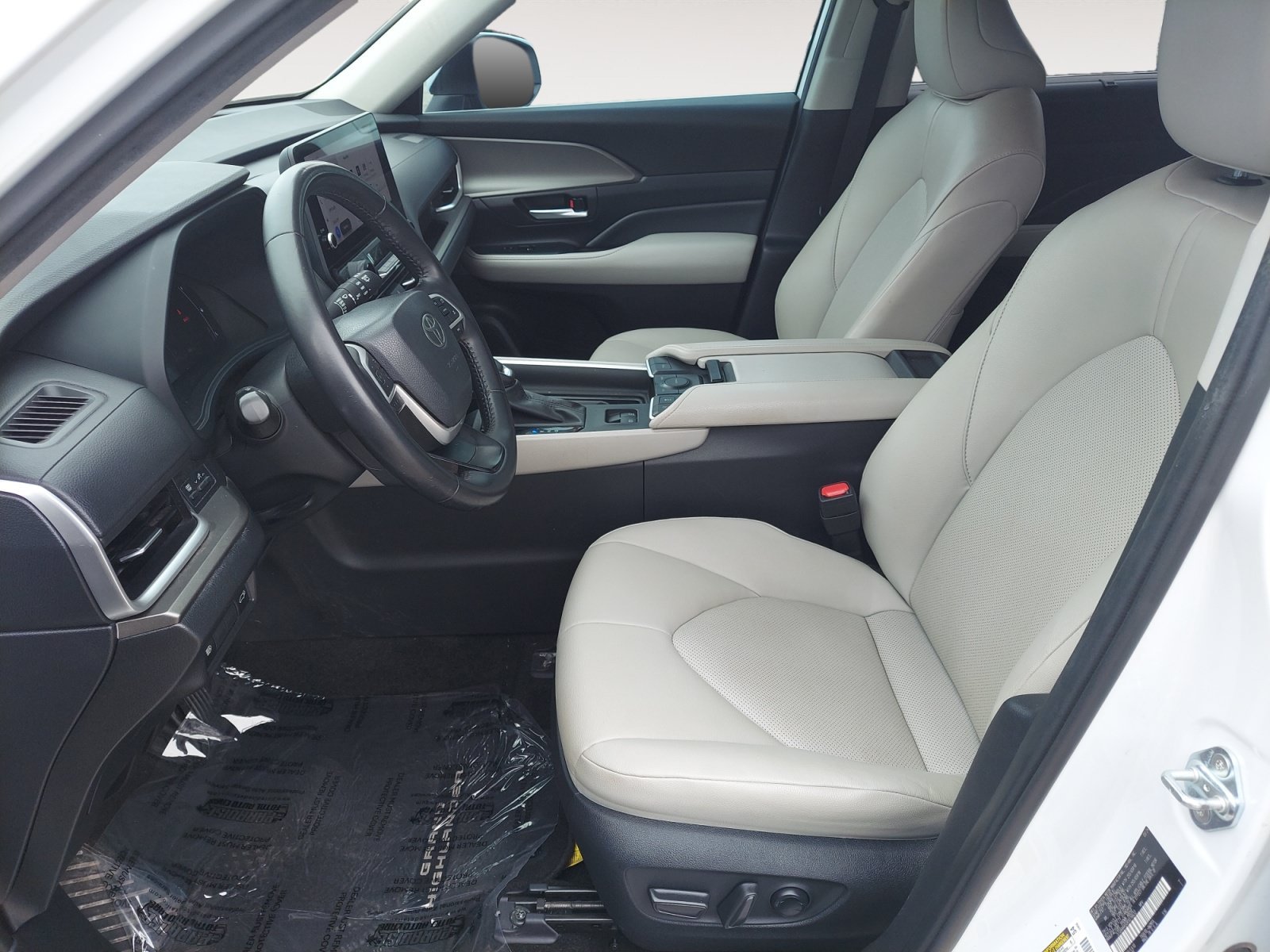 Used 2024 Wind Chill Pearl Toyota XLE image 22