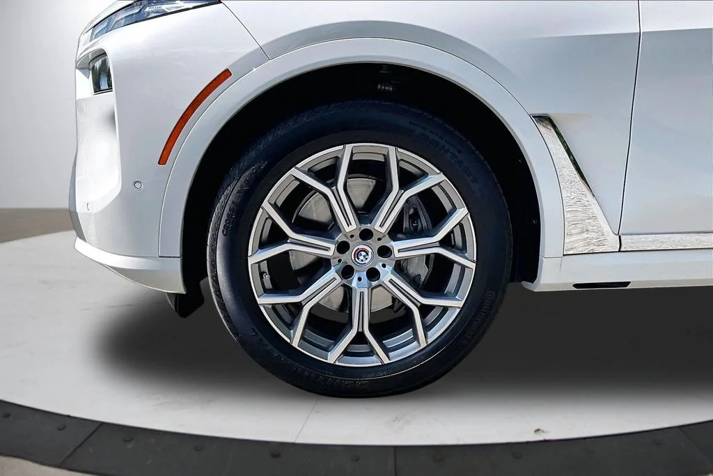 Used 2023 Alpine White BMW xDrive40i image 34