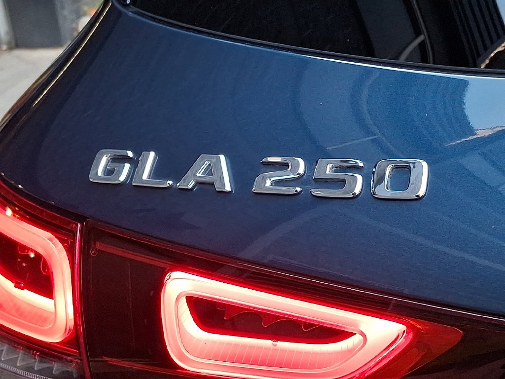 Used 2023 Blue Mercedes-Benz GLA 250 image 29