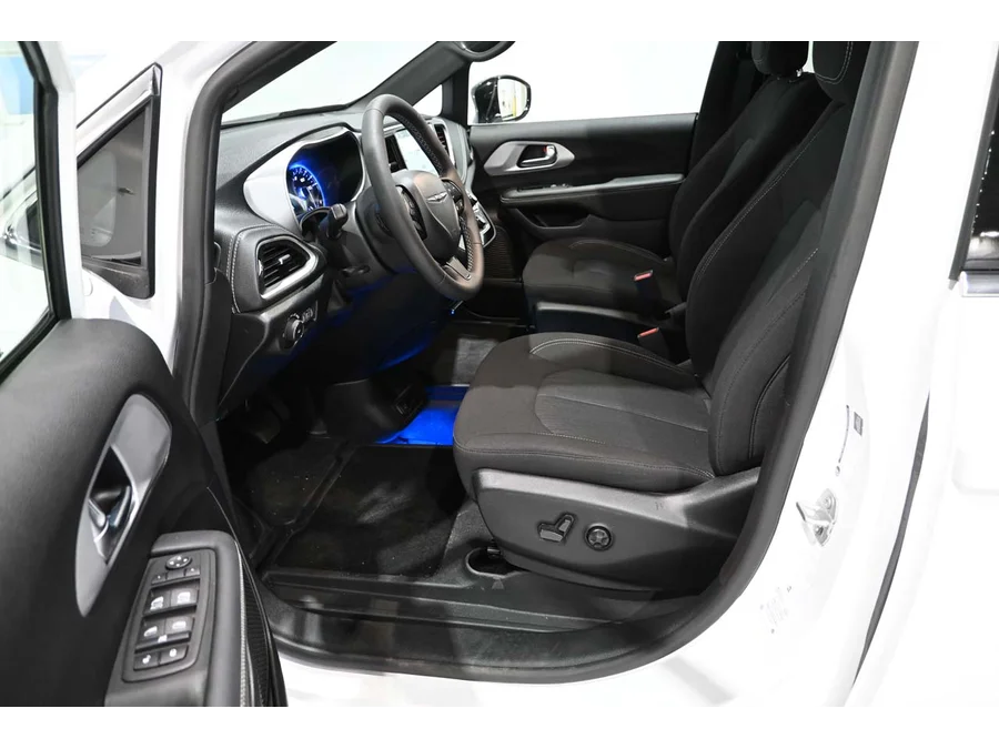 2024 Chrysler Pacifica Touring - Photo 13