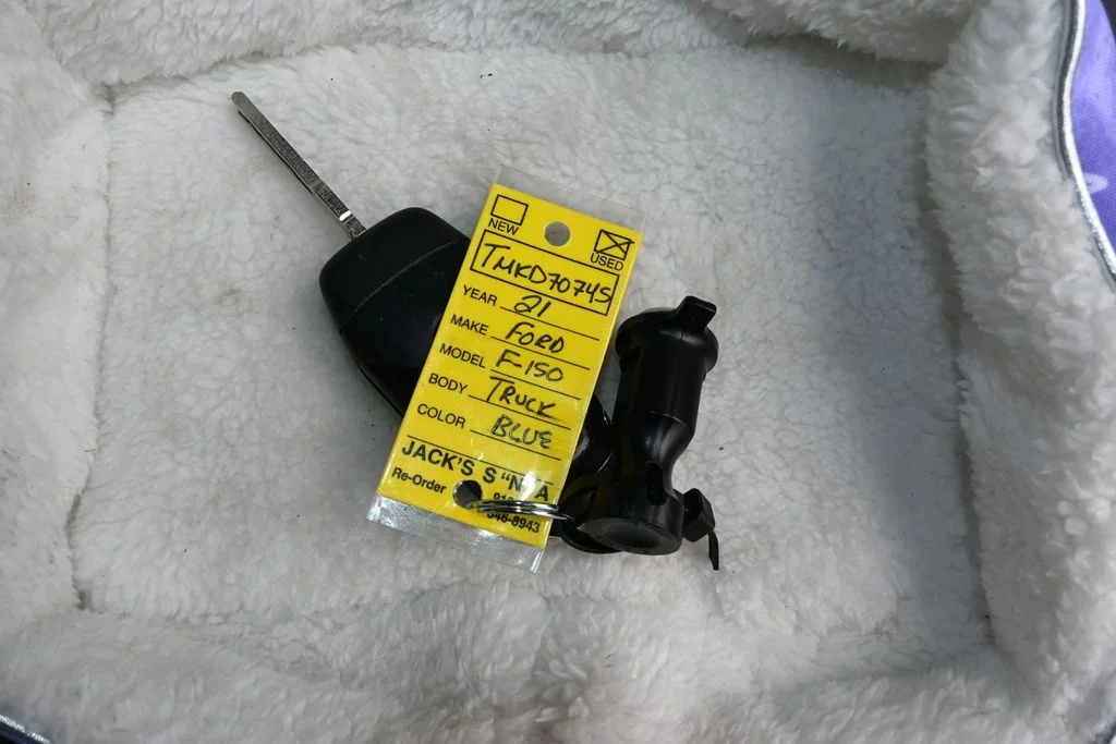 Used 2021 Blue Ford XL image 17
