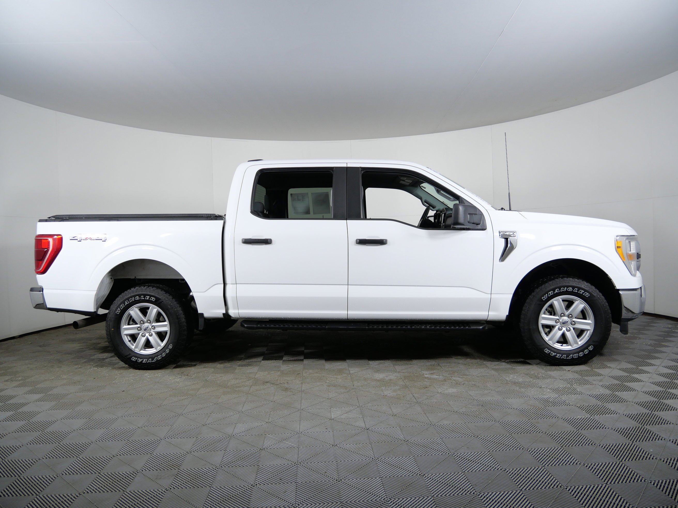 Used 2022 Oxford White Ford XLT image 8