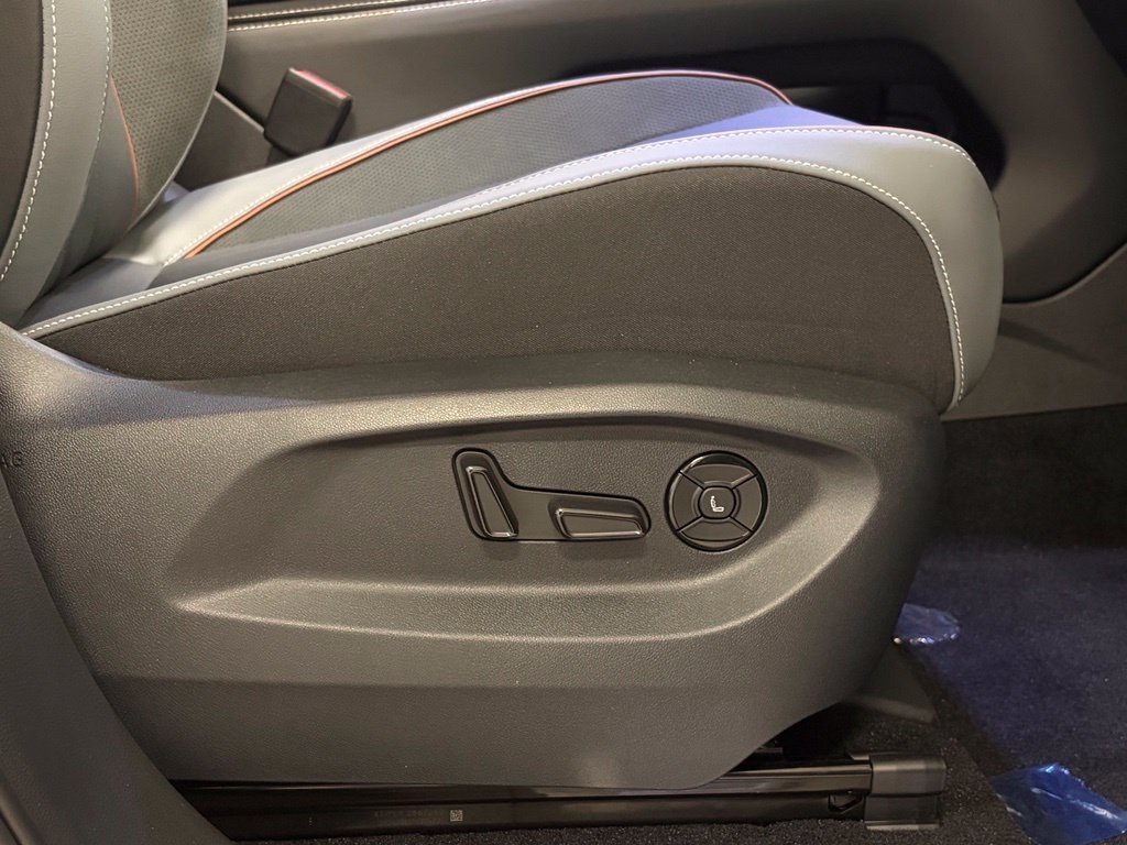 New 2027 Sandstone Volkswagen 2.0T SEL image 25
