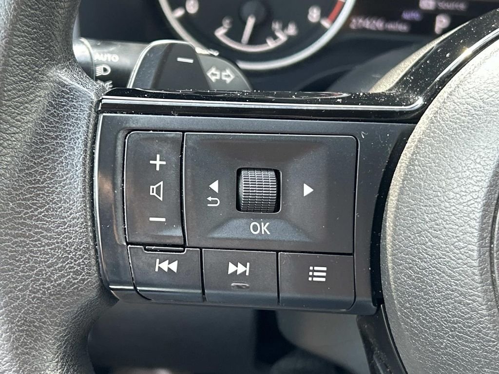 Used 2022 White Nissan SV image 22