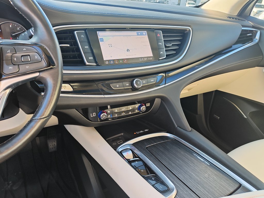 Used 2022 White Buick Avenir image 20