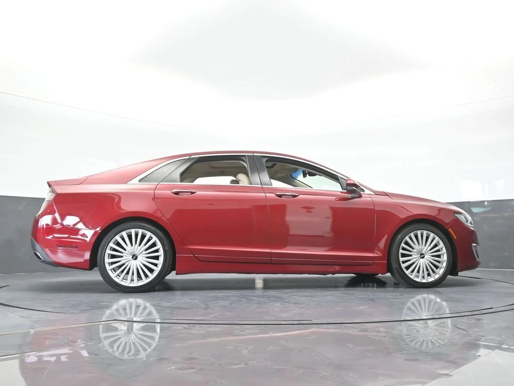Used 2017 Ruby Red Metallic Lincoln Reserve image 68