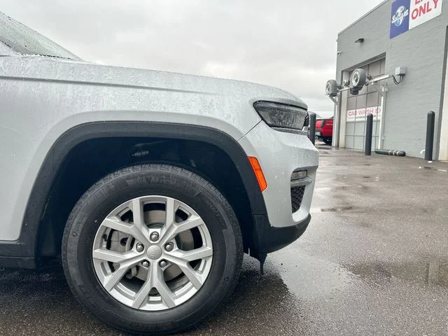 Used 2023 Silver Jeep Limited image 12