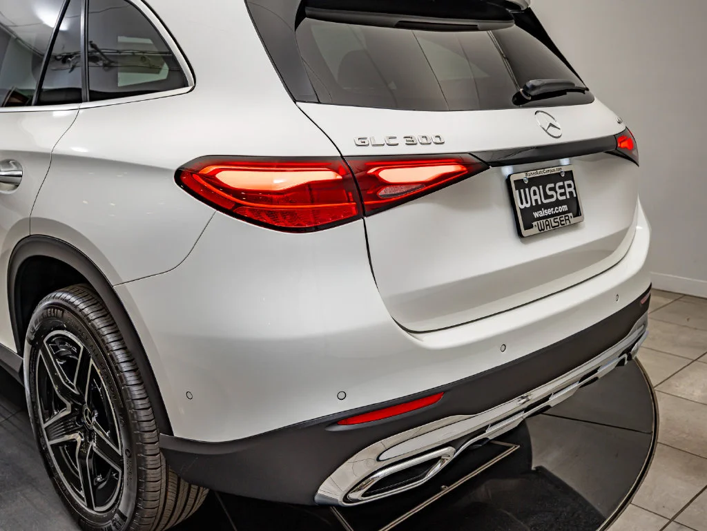 New 2026 Polar White Mercedes-Benz GLC 300 image 15