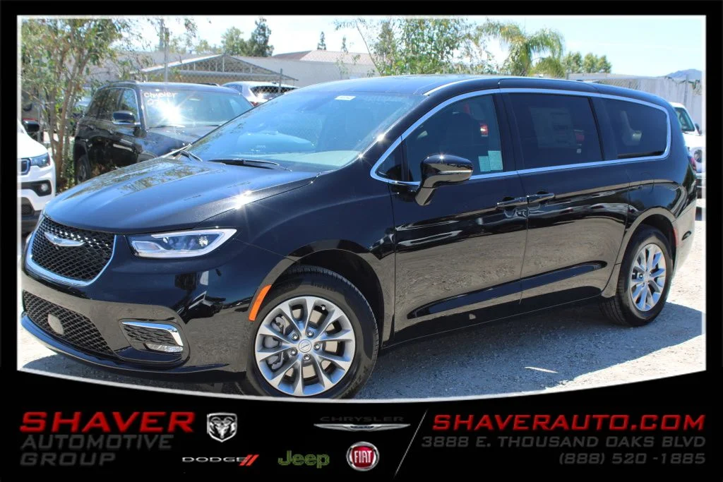2026 Chrysler Pacifica Select AWD's photo