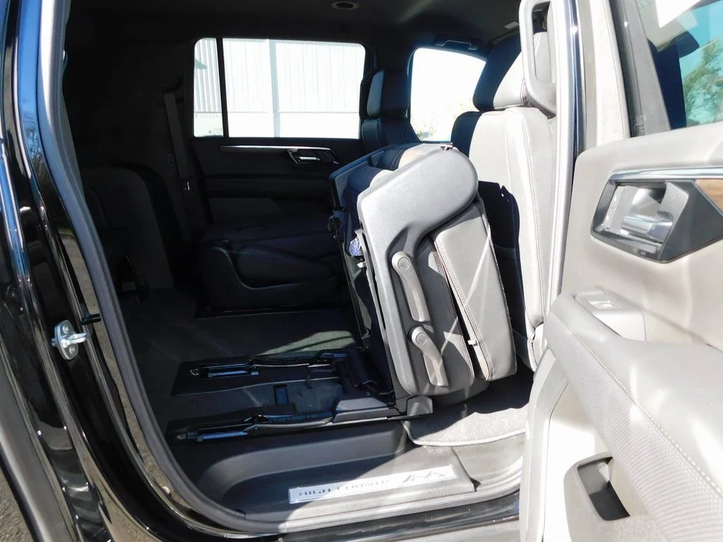 2025 Chevrolet Suburban High Country - Photo 34