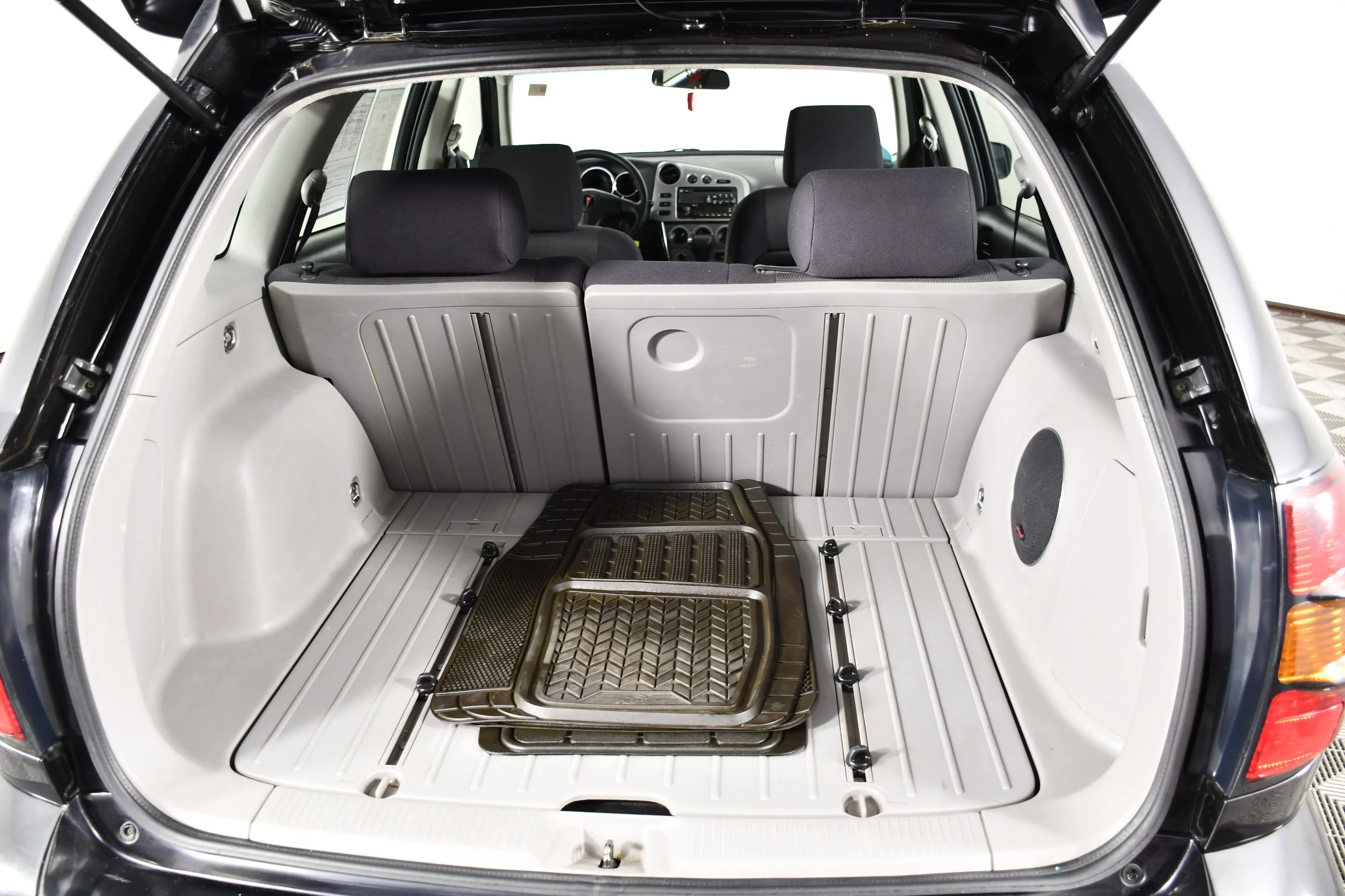 Used 2005 Abyss Black Pontiac Base image 43