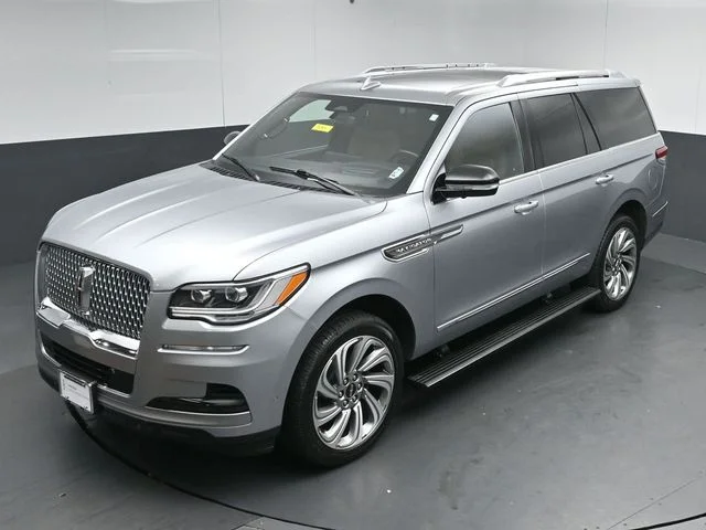 Used 2023 Silver Lincoln Reserve image 49