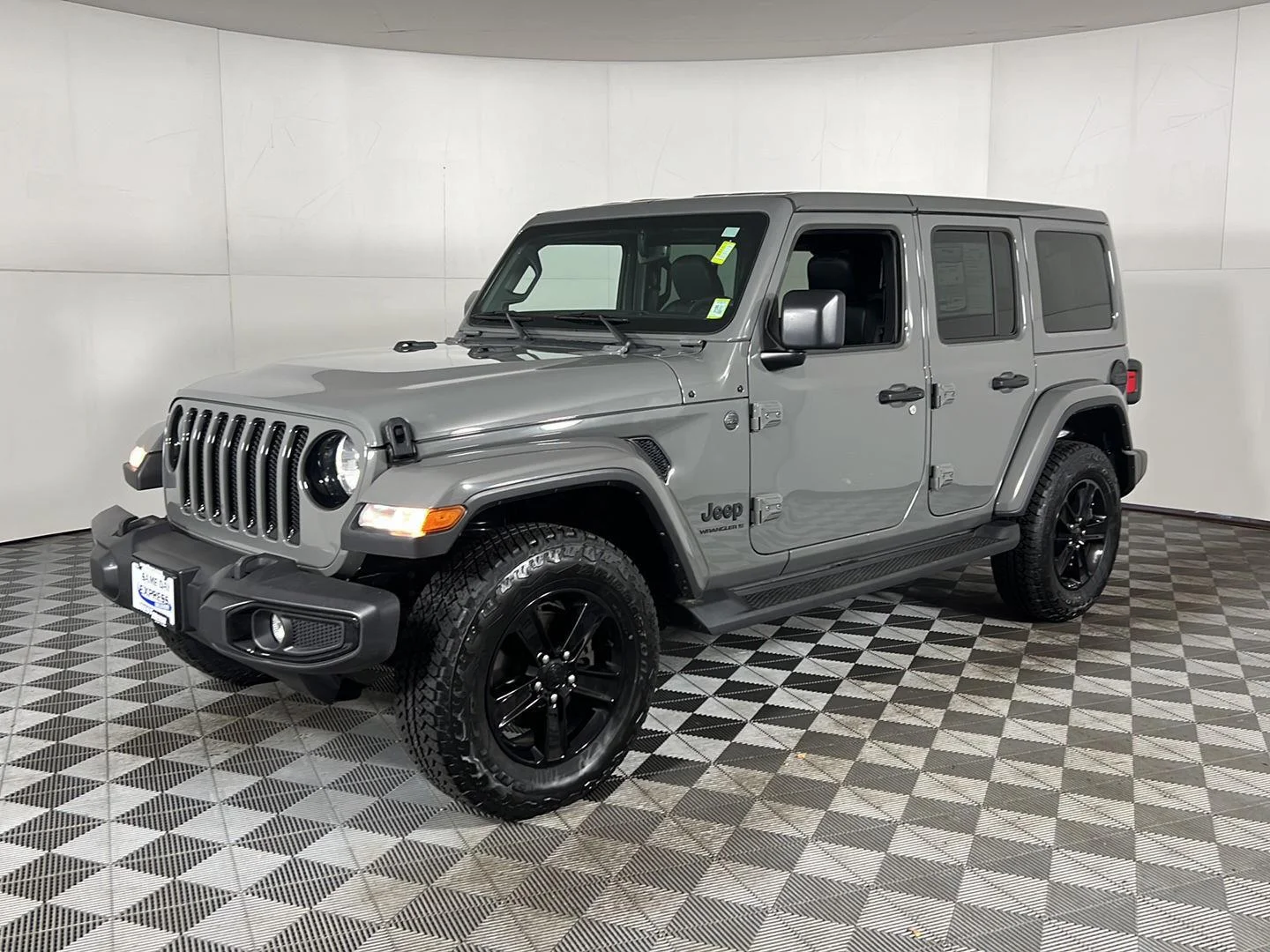 Used 2023 Sting-Gray Clearcoat Jeep Altitude image 24