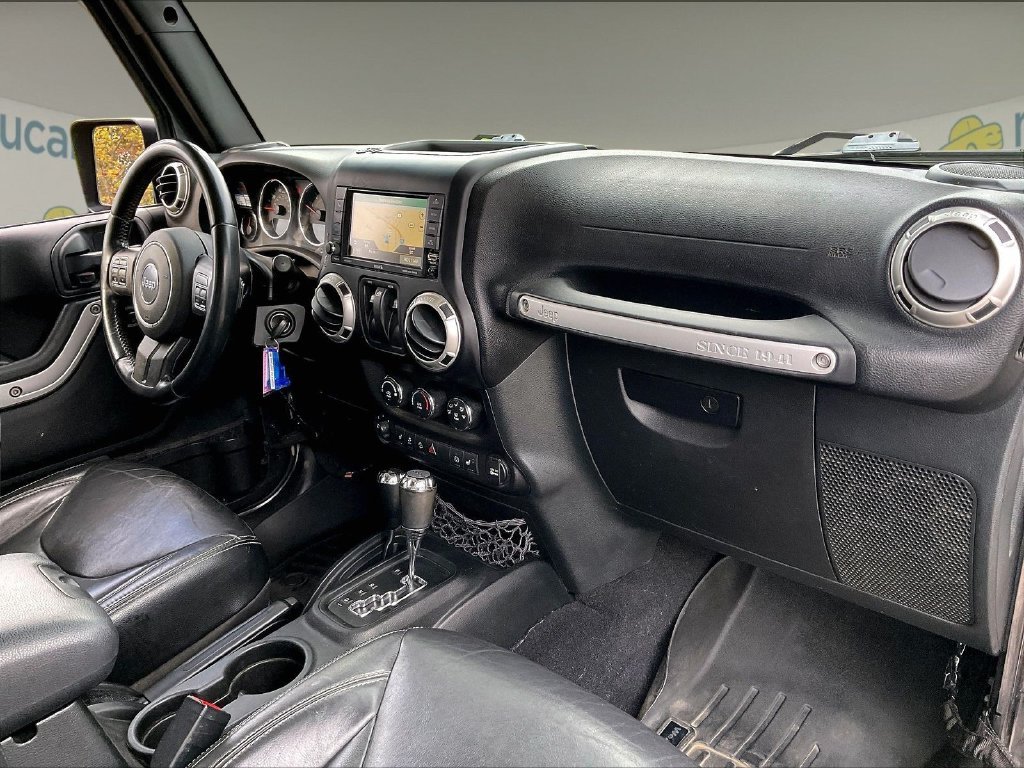Used 2017 Granite Crystal Metallic Clearcoat Jeep Sahara image 13