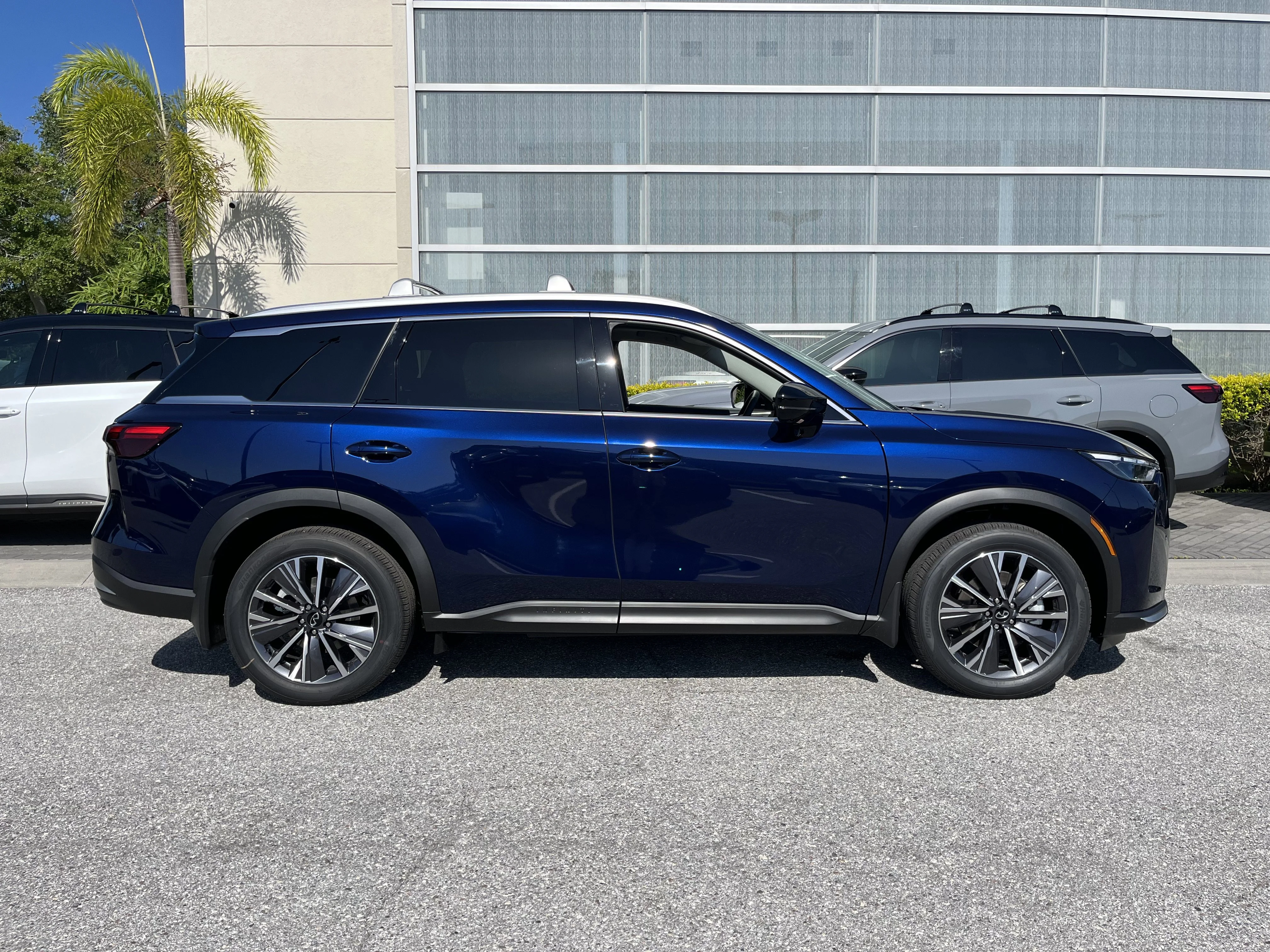 New 2027 Grand Blue INFINITI LUXE image 7