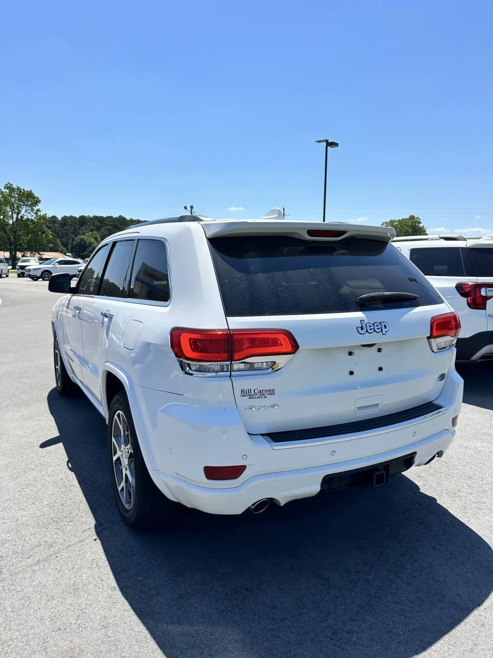 Used 2020 White Jeep Overland 4x4 4dr SUV image 8
