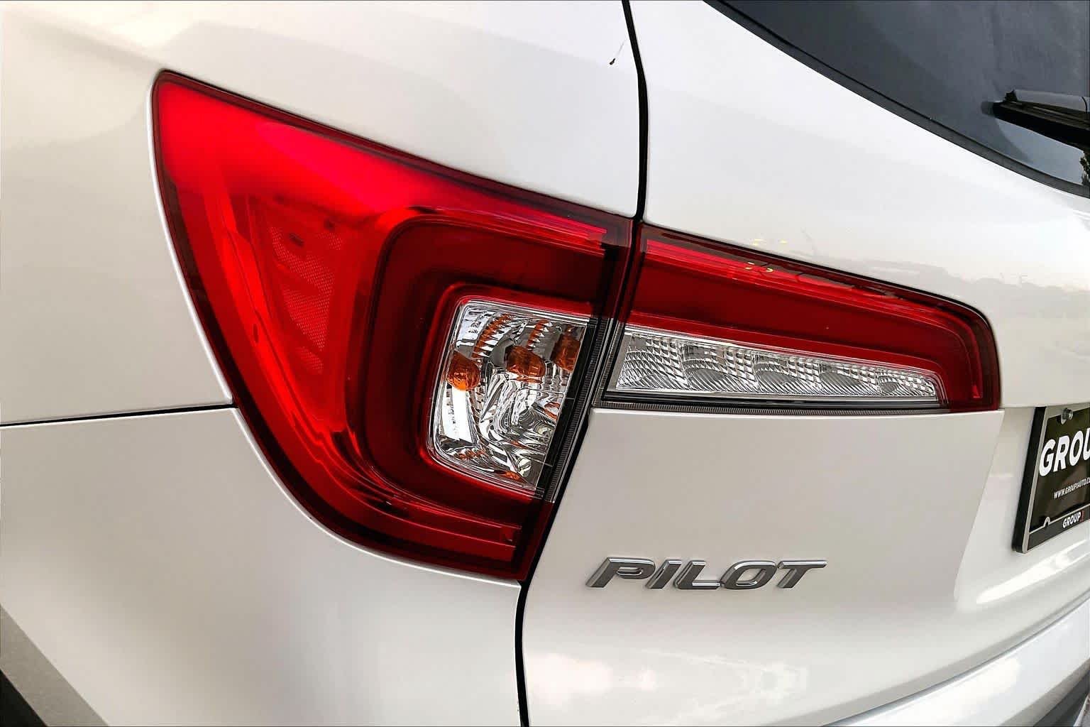 Used 2021 Platinum White Pearl Honda EX-L image 27