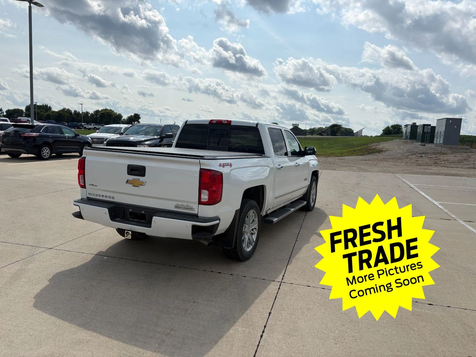 Used 2017 IRIDESCENT PEARL TRICOAT Chevrolet High Country image 4