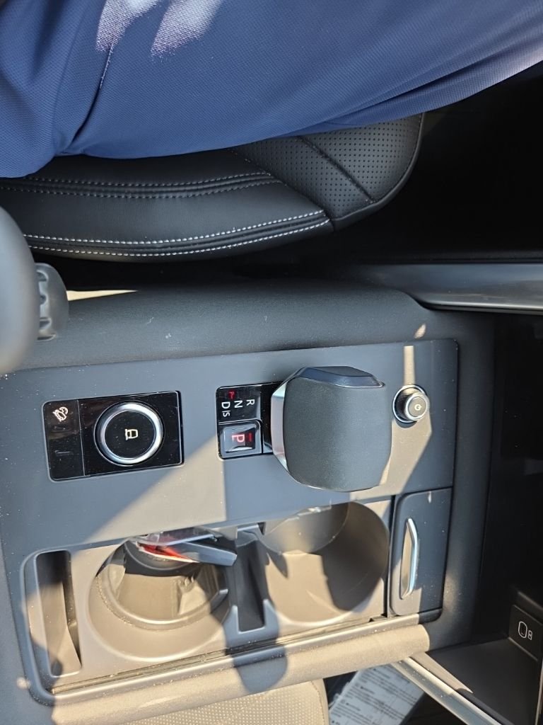 Used 2025 Fuji White Land Rover Dynamic SE image 26