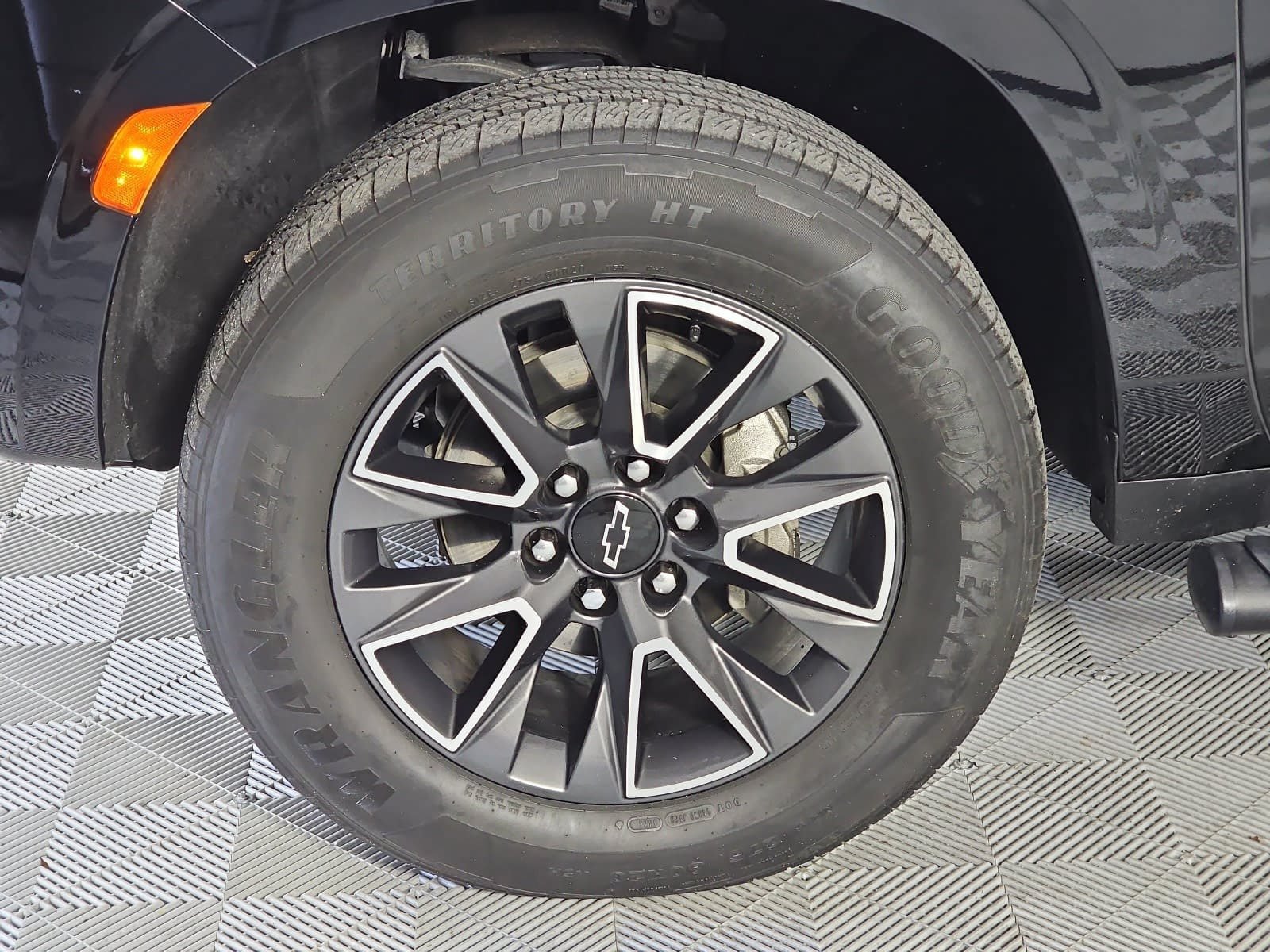 Used 2021 Black Chevrolet Z71 image 10