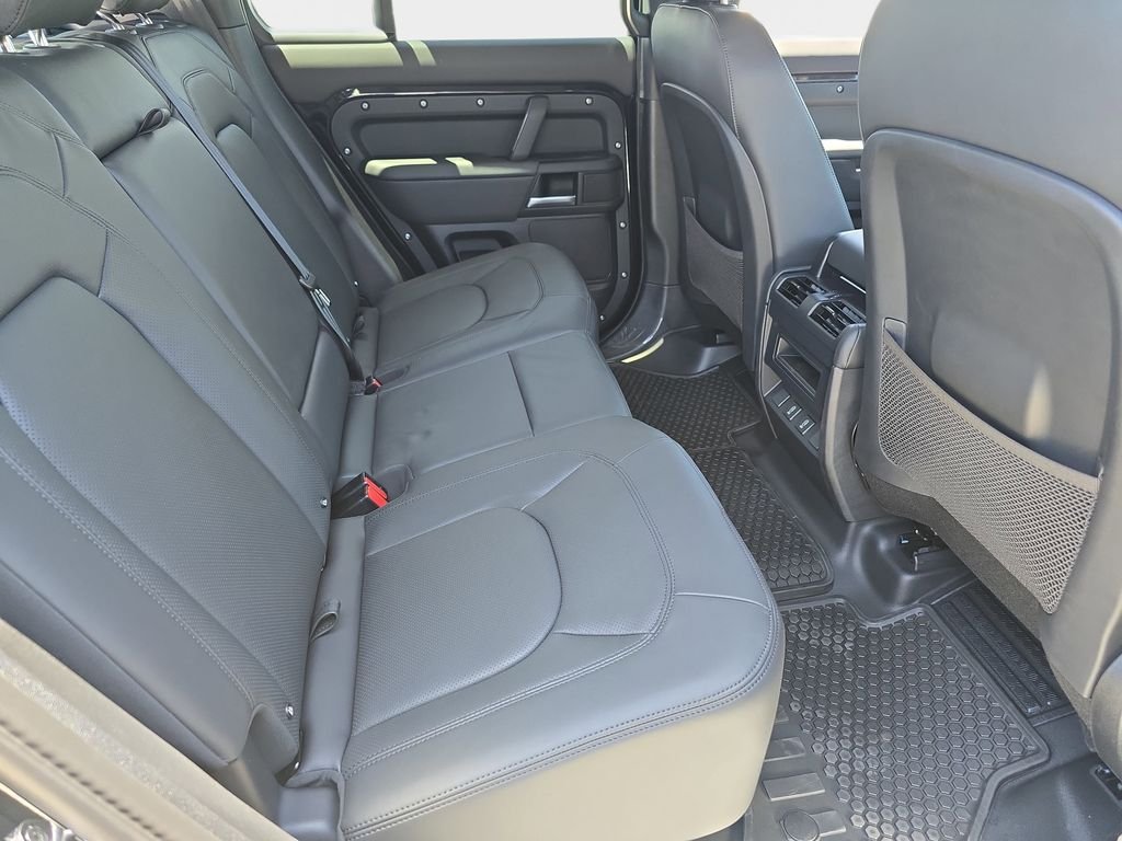 New 2026 Santorini Black Land Rover X-Dynamic SE image 11