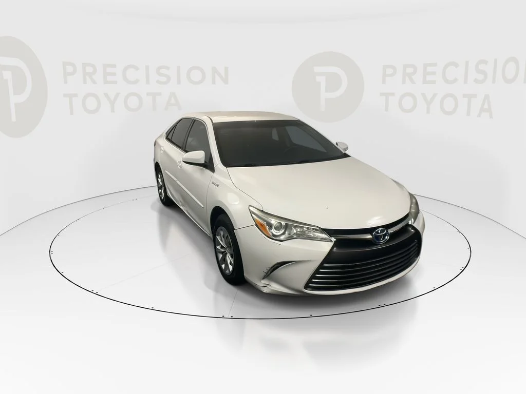 Used 2017 Super White Toyota LE image 4