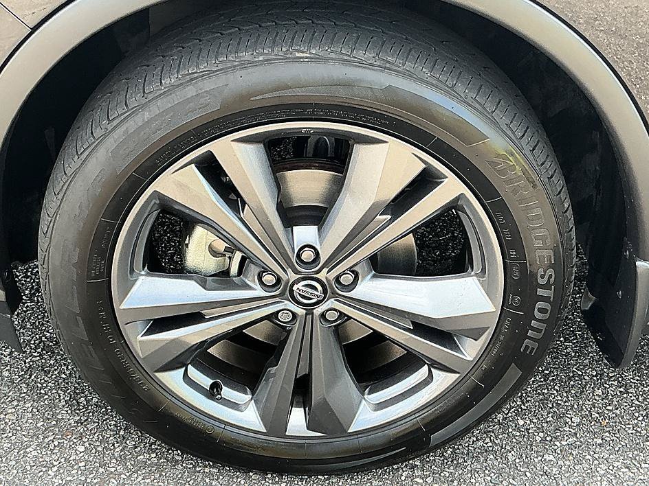 Used 2022 Magnetic Black Pearl Nissan Platinum image 8