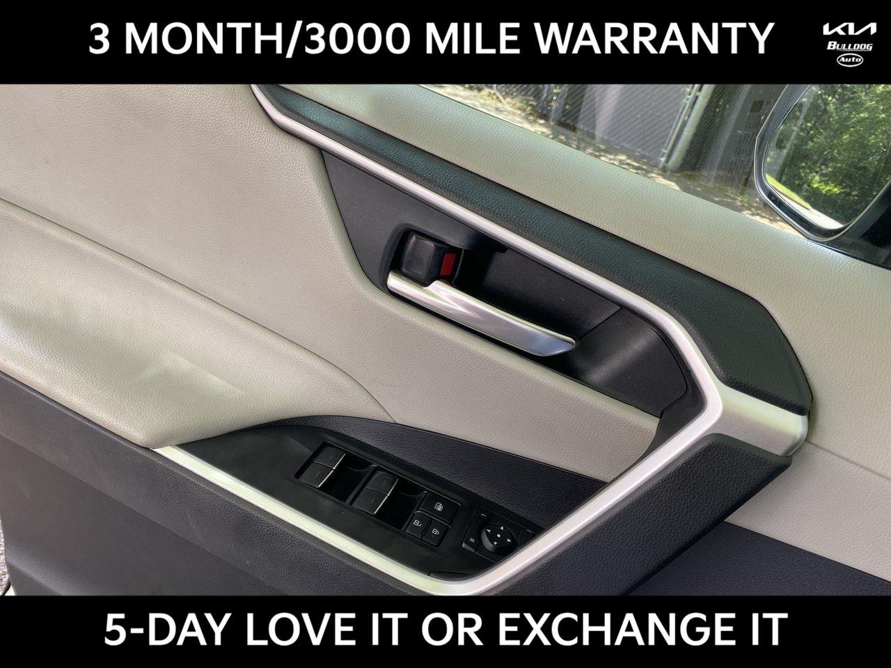 Used 2022 White Toyota XLE image 18