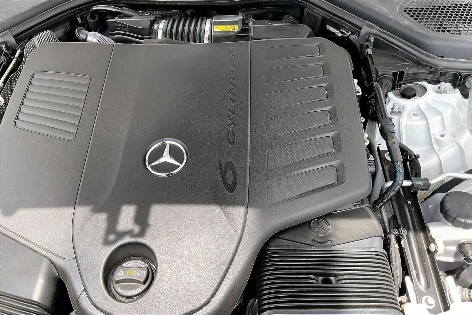 New 2026 MANUFAKTUR Moonlight White Metallic Mercedes-Benz E 450 image 18